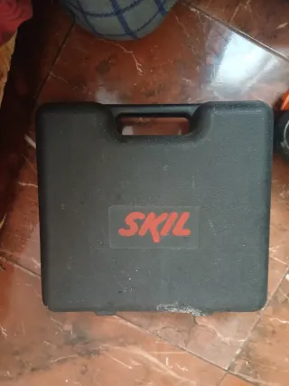Taladro SKIL 550W con maletín