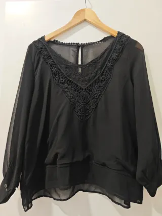 BLUSA NEGRA DE ENCAJE