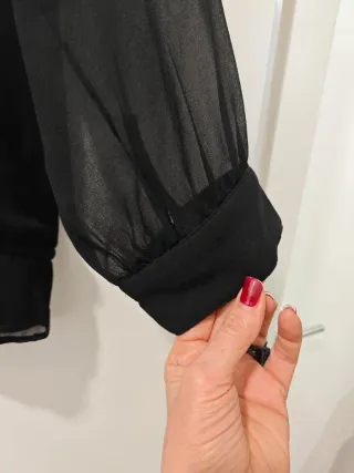 BLUSA NEGRA DE ENCAJE