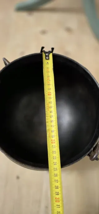 Caldero antiguo hierro fundido