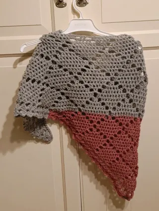 Chal tejido rombos gris y rosa