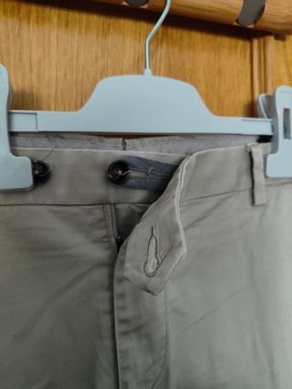 Pantalón beige hombre