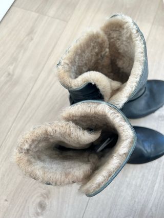 Botas UGG tacón negras con hebillas