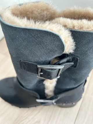 Botas UGG tacón negras con hebillas
