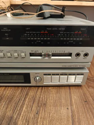 Radio y Reproductor Cassette Sony Plata