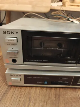 Radio y Reproductor Cassette Sony Plata