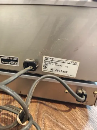 Radio y Reproductor Cassette Sony Plata