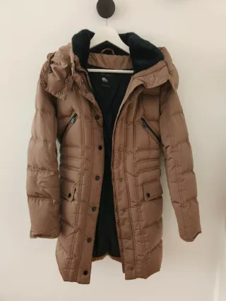 Plumífero plumón marrón Zara