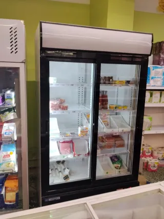 Nevera expositora refrigerada