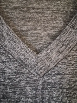 Jersey WOMAN cuello pico gris