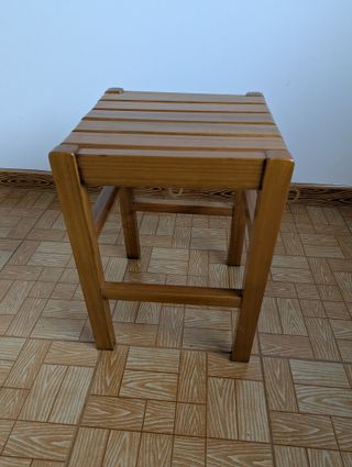 Taburete de madera maciza