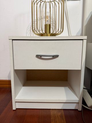 Estructura cama + 2 mesas de noche con lámparas