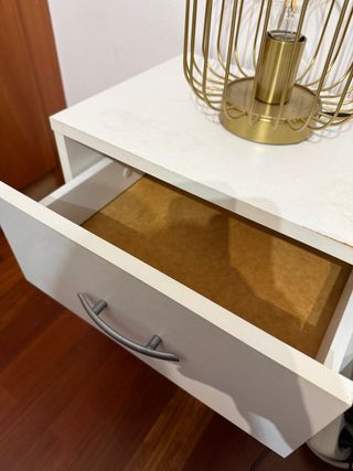 Estructura cama + 2 mesas de noche con lámparas