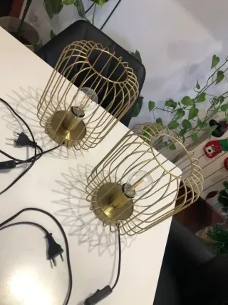 Estructura cama + 2 mesas de noche con lámparas