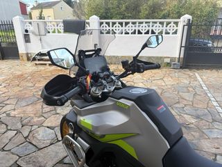 Voge 900 DSX Negra y Verde