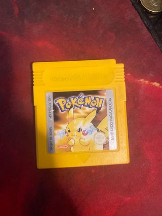 Nintendo Game Boy Color Pikachu + Pokémon Oro/Argento