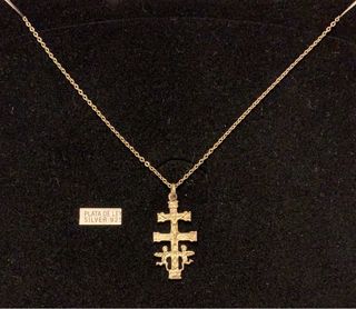 Cadena con cruz de Caravaca en plata.