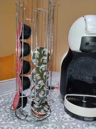 Cafetera Dolce Gusto + Porta Cápsulas
