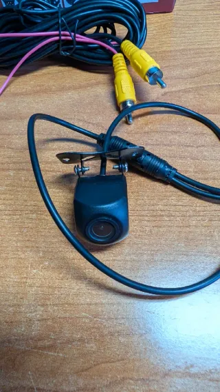 Cámara marcha atrás universal – sin usar