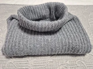 Jersey SHEIN cuello alto gris 13-14 años