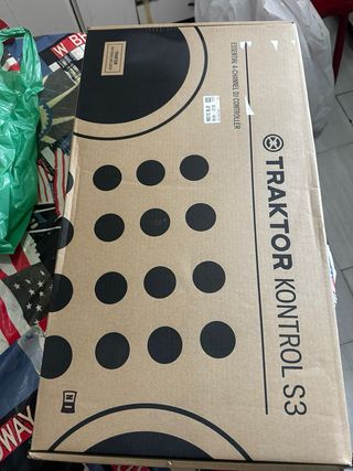 Controlador DJ Traktor Kontrol S3