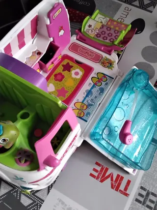 Juguetes de muñecos .