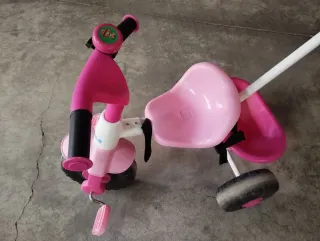 Triciclo Feber rosa con manillar