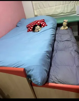 Letto a castello con cassettoni e scrivania