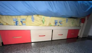 Letto a castello con cassettoni e scrivania