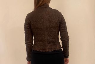 Chaqueta piel marrón diseño fruncido
