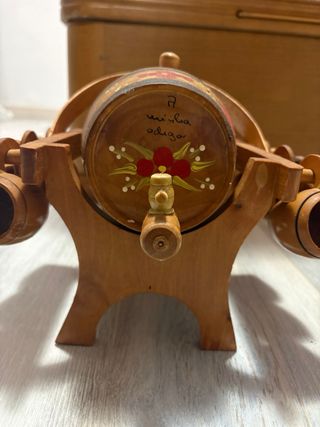 Mini barril de madera decorado