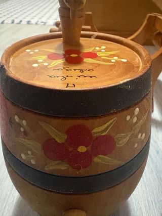 Mini barril de madera decorado