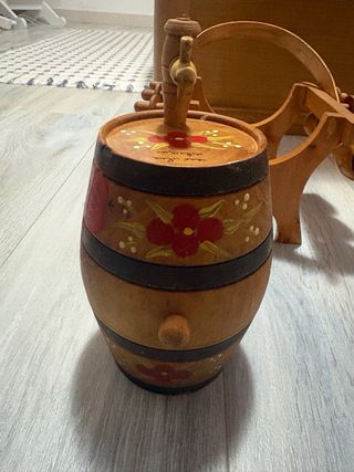 Mini barril de madera decorado
