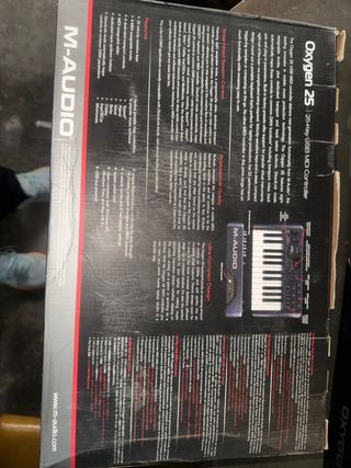 Controlador MIDI M-Audio Oxygen 25