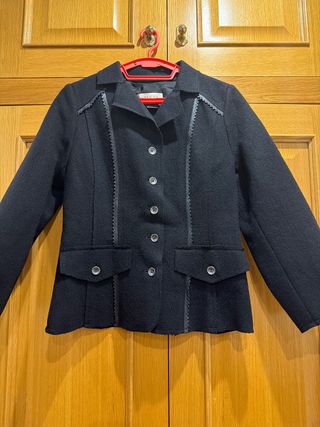 Chaqueta lana negra detalles cuero