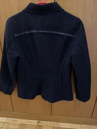 Chaqueta lana negra detalles cuero