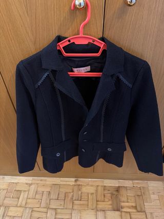 Chaqueta lana negra detalles cuero