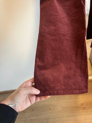 Pantalón pana flare Mango Talla 38 burdeos