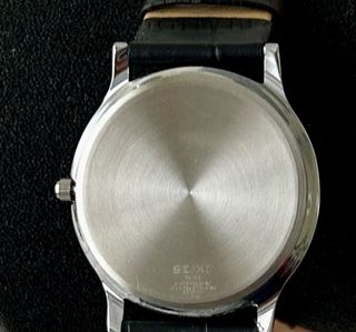 Reloj Seiko Quartz Slim Negro Blanco