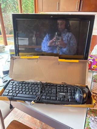 Pantalla y teclado Nilox sin estrenar