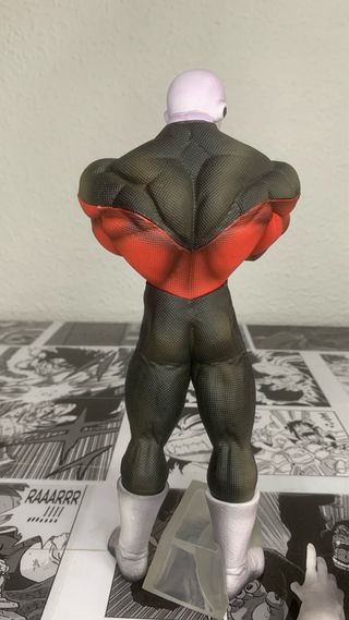 Figura Jiren con manos intercambiables