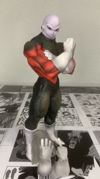 Figura Jiren con manos intercambiables