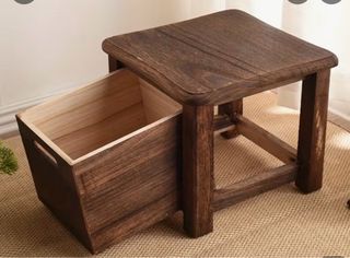 Taburete colonial con cajón de madera