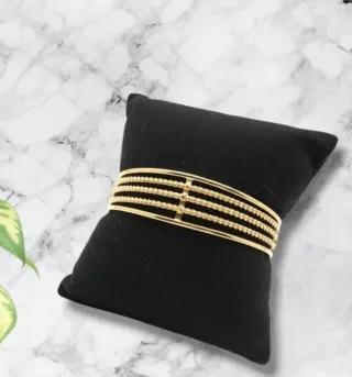 Brazalete de acero dorado