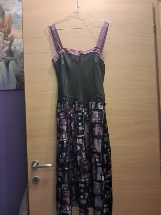 Abito midi in seta con spalline strette