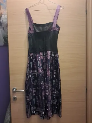 Abito midi in seta con spalline strette