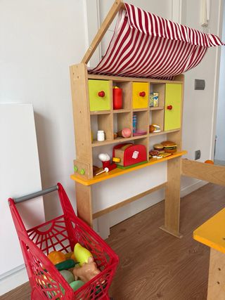 Supermercado de madera muy completo con accesorios