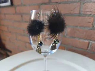 Parure orecchini e anello neri e oro