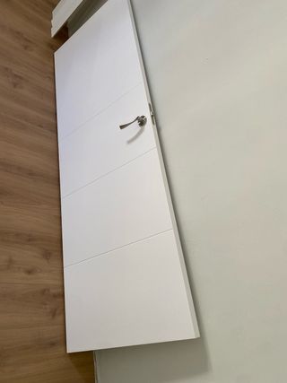Puerta lacada blanca nueva maciza