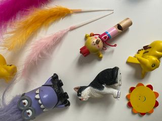 Figuras y plumas Mona de Pascua